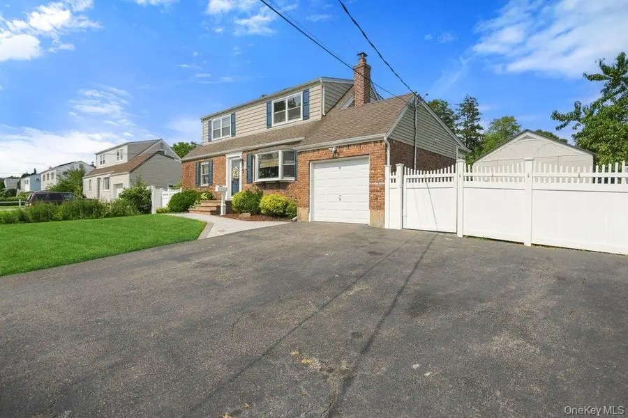 344 N Ontario Avenue, Lindenhurst, NY 11757 - #2