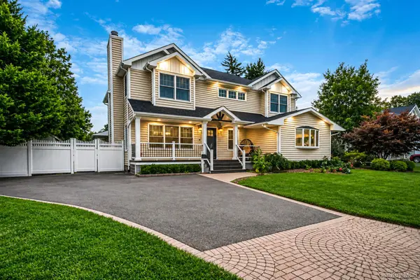 15 Kirby Lane, Commack, NY 11725
