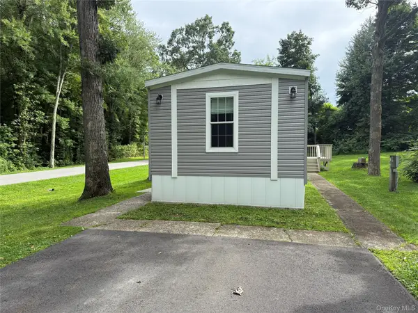 127 Woodcrest Drive, Modena, NY 12548