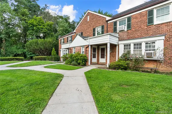 17 Robins Crescent #17, New Rochelle, NY 10801