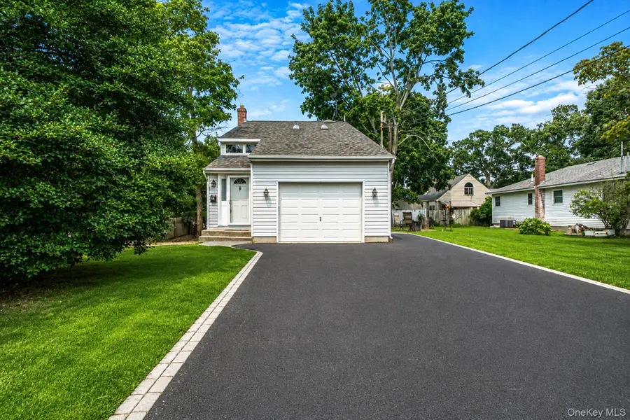 35 E 6th Street, Patchogue, NY 11772 - #2