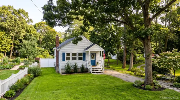 11 Huntington Road, Sound Beach, NY 11789