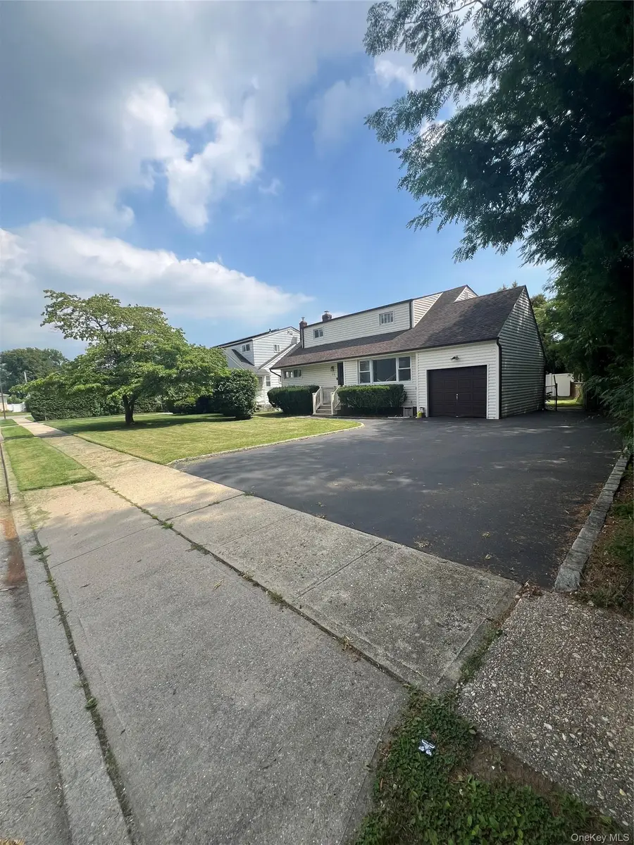 25 Lincoln Road N, Plainview, NY 11803 - #3