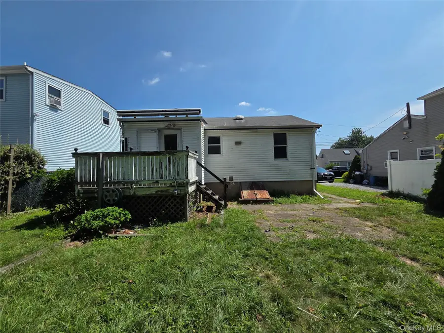 533 S 8th Street, Lindenhurst, NY 11757 - #3