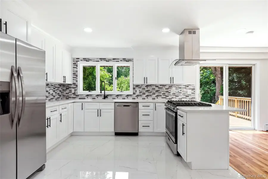 930 Park Drive, Wantagh, NY 11793 - #2