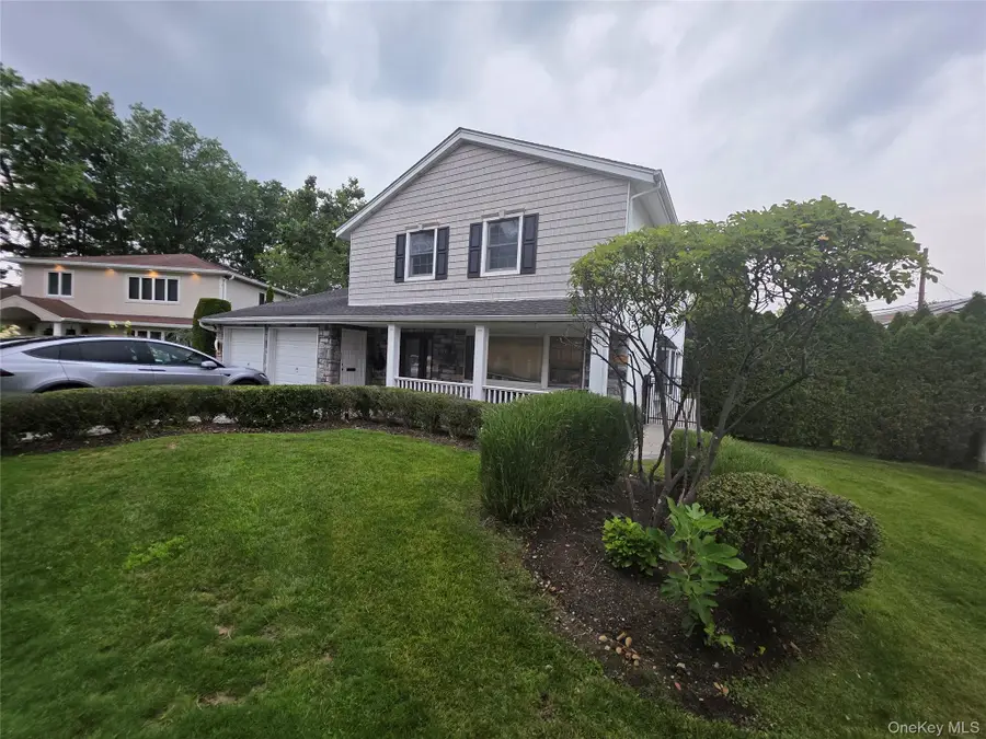 89 Brook Court S, New Hyde Park, NY 11040 - #2