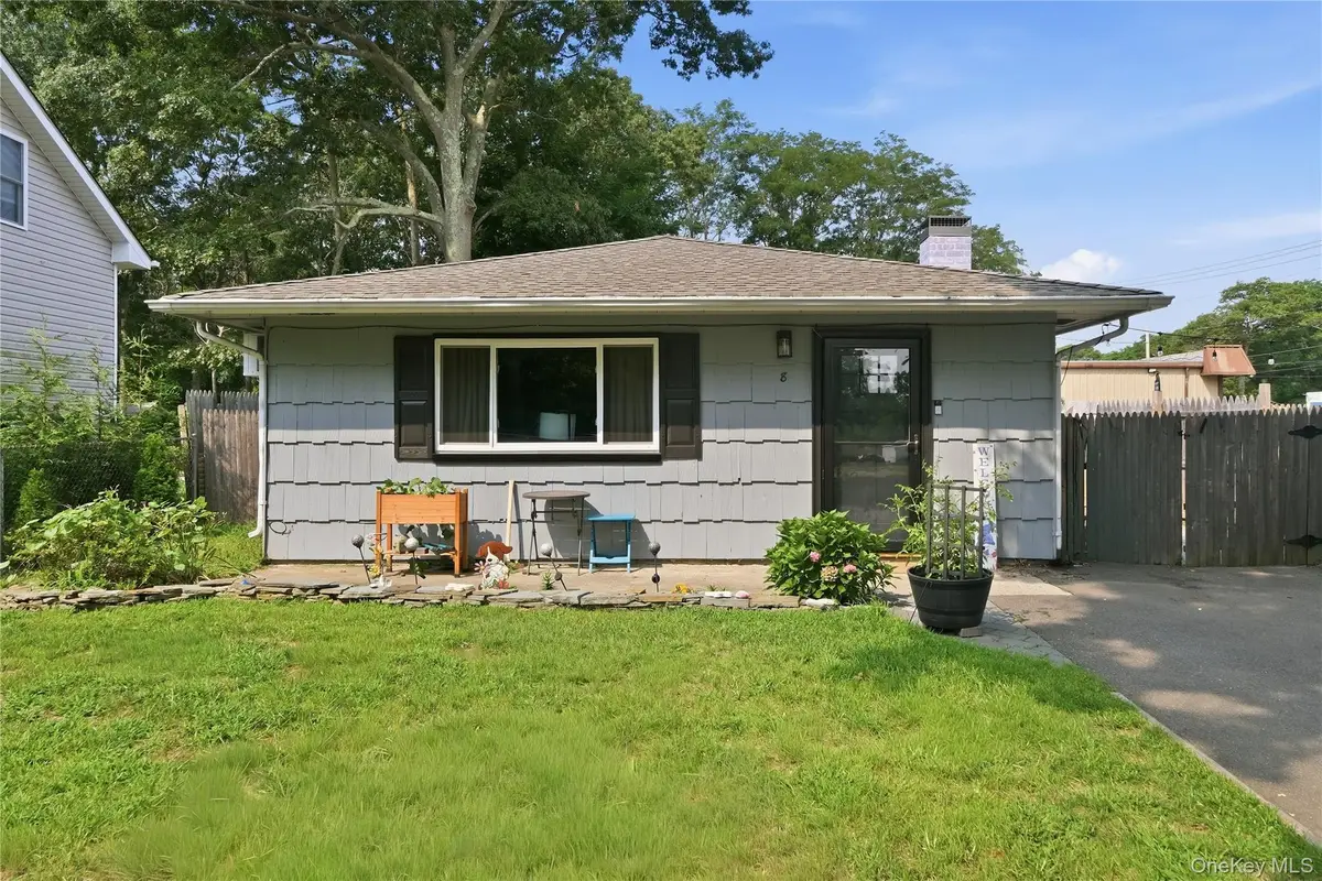 8 Roberts Street, Mastic, NY 11950 - #1