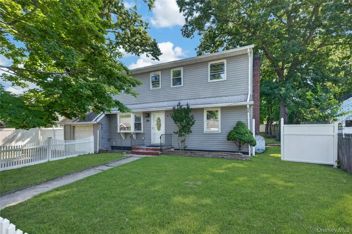10 Field Place, Huntington Station, NY 11746 - #1