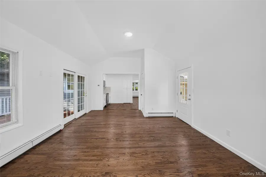 10 Field Place, Huntington Station, NY 11746 - #3