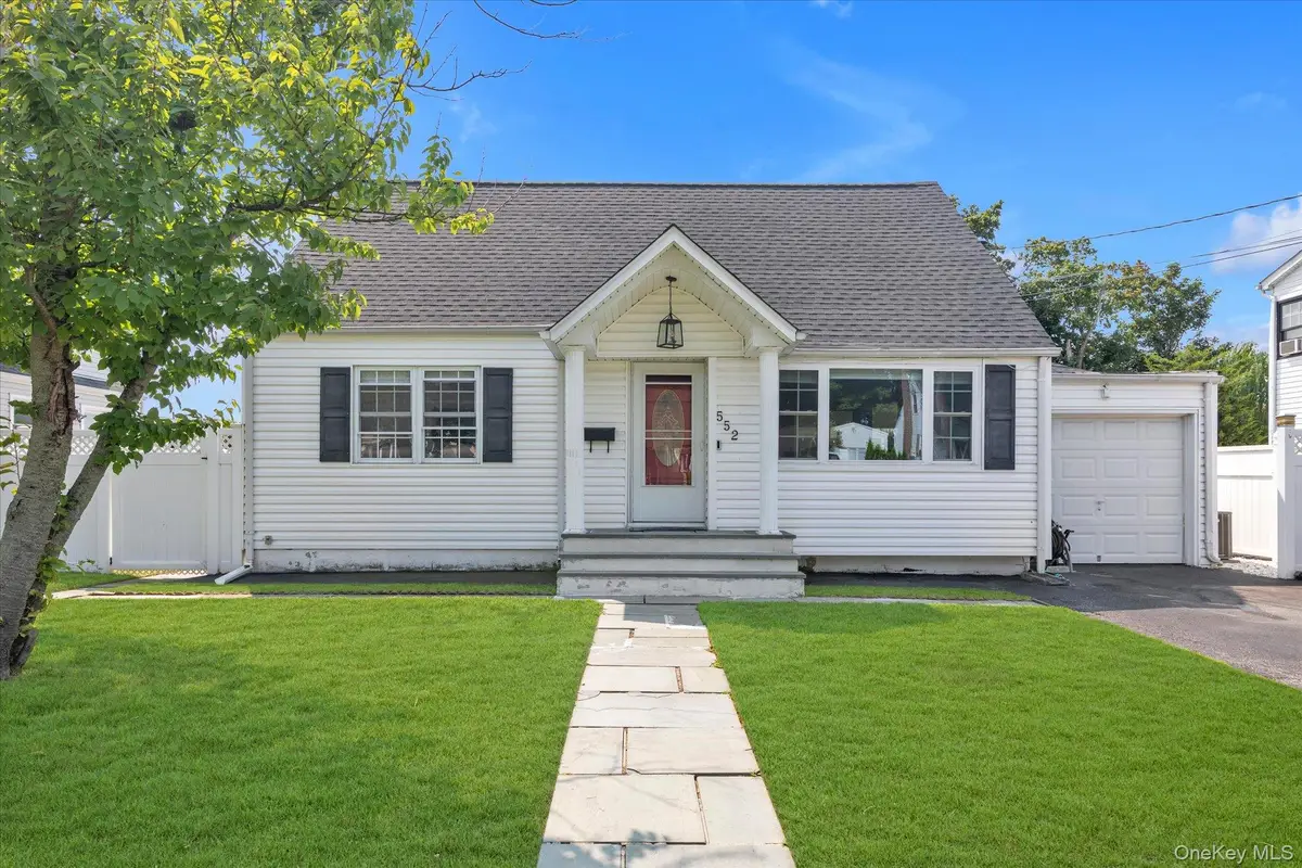 552 18th Street, West Babylon, NY 11704 - #1