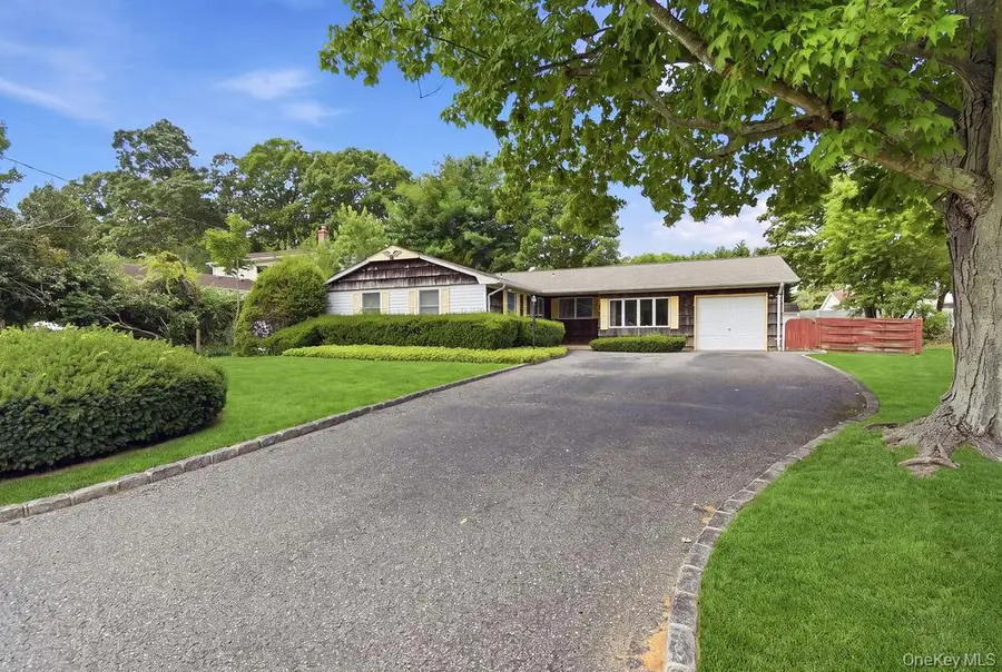 6 Budenos Drive, Sayville, NY 11782 - #2
