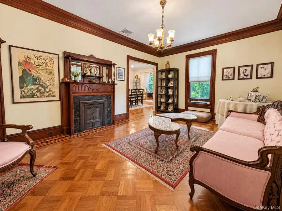 34 E Williston Avenue, East Williston, NY 11596 - #3