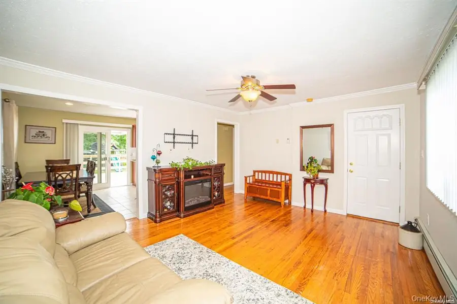 184 S Strong Avenue, Lindenhurst, NY 11757 - #3