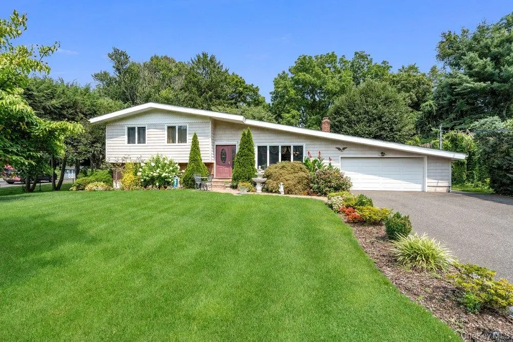 11 Laurie Place, Glen Cove, NY 11542 - #1