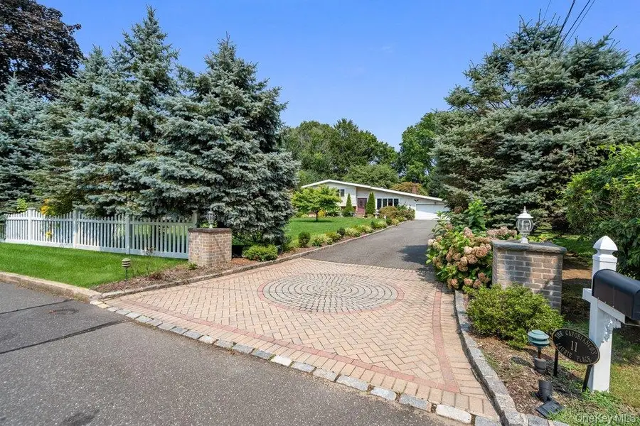 11 Laurie Place, Glen Cove, NY 11542 - #2