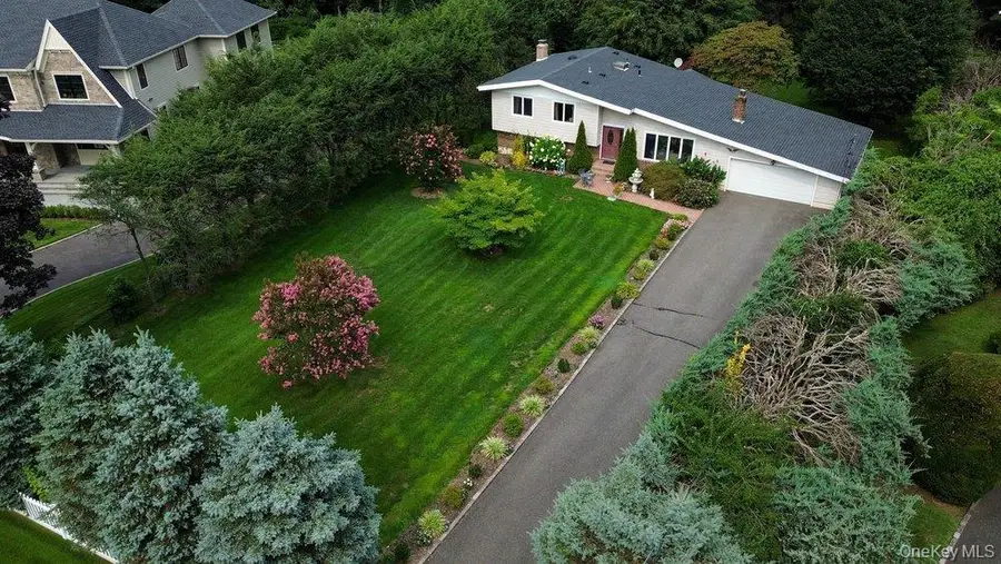 11 Laurie Place, Glen Cove, NY 11542 - #3