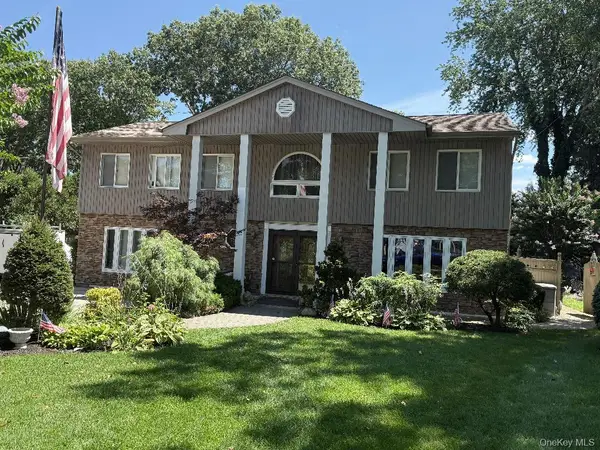 15 Denise Lane, Hauppauge, NY 11788