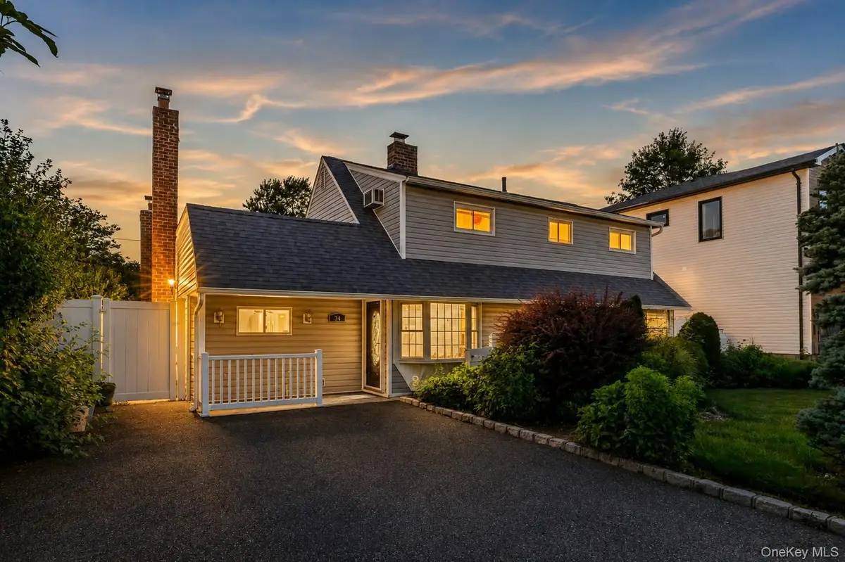 34 Hedge Lane, Westbury, NY 11590 - #1