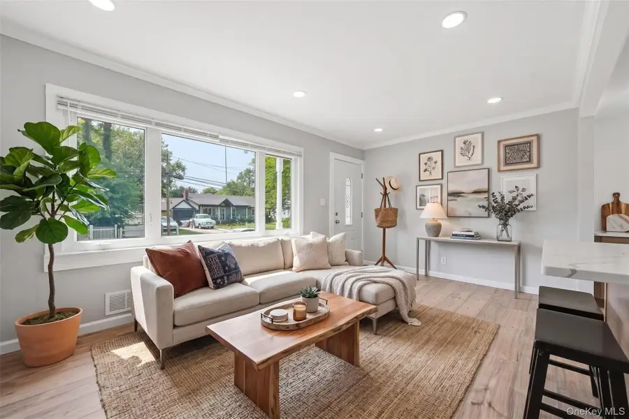 21 Independence Avenue, Babylon, NY 11702 - #2