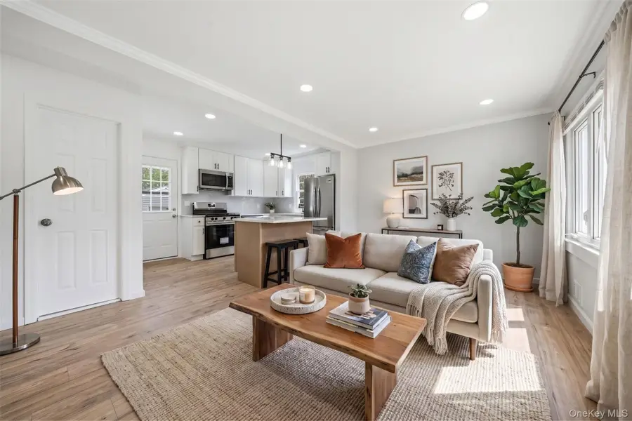 21 Independence Avenue, Babylon, NY 11702 - #3