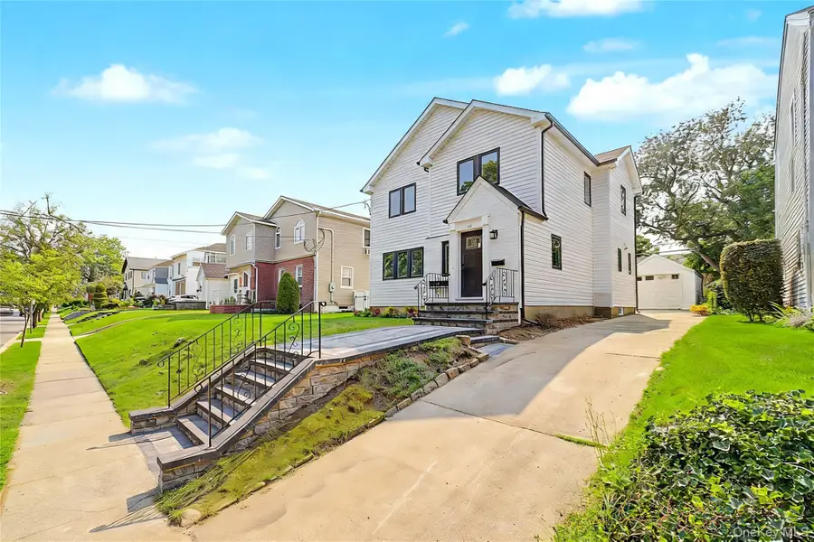 105 Moore Street, New Hyde Park, NY 11040 - #2