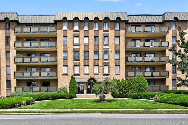 175 Maple #2M, Westbury, NY 11590