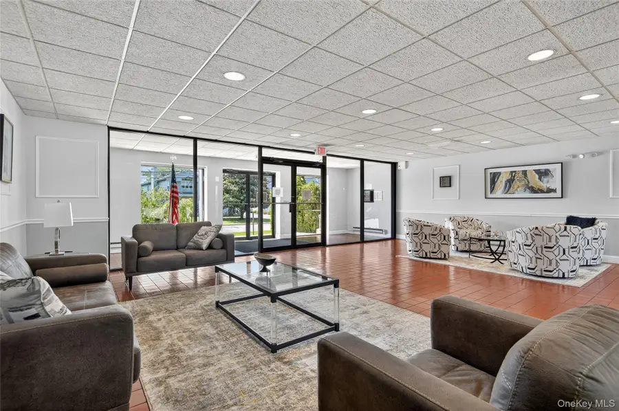 175 Maple #2M, Westbury, NY 11590 - #2
