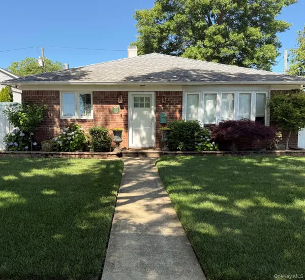 2338 Maple Avenue, Seaford, NY 11783