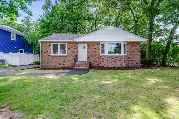 17 Lake Prom, Ronkonkoma, NY 11779