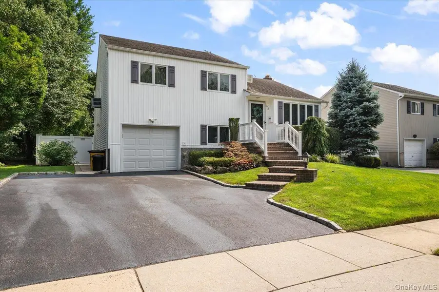 38 Briarwood Lane, Plainview, NY 11803 - #2