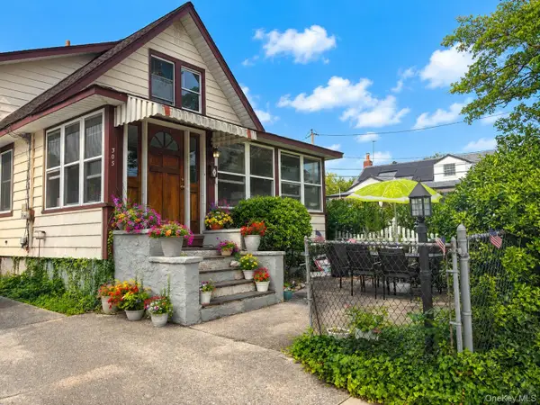305 Bayville Avenue, Bayville, NY 11709