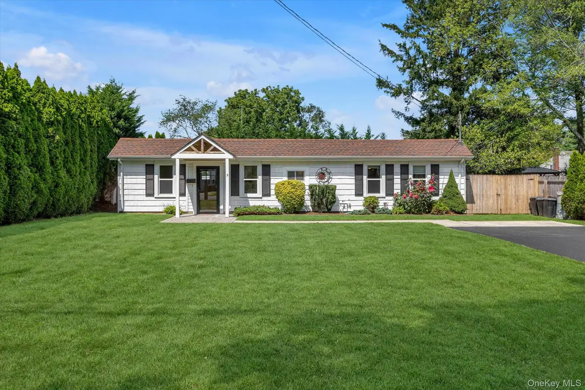 5 Eckert Street, Huntington Station, NY 11746 - #1