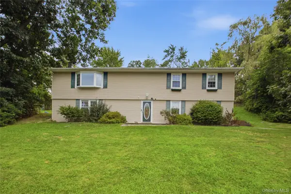 34 Hillview Circle, Poughkeepsie, NY 12603