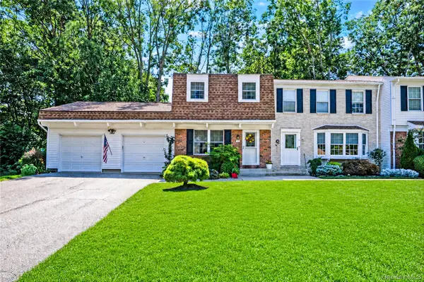 5 Stockton Commons, Yaphank, NY 11980
