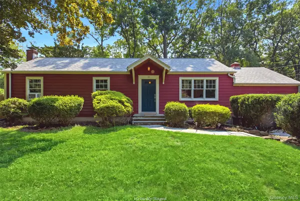 10 Daniel Court, Miller Place, NY 11764