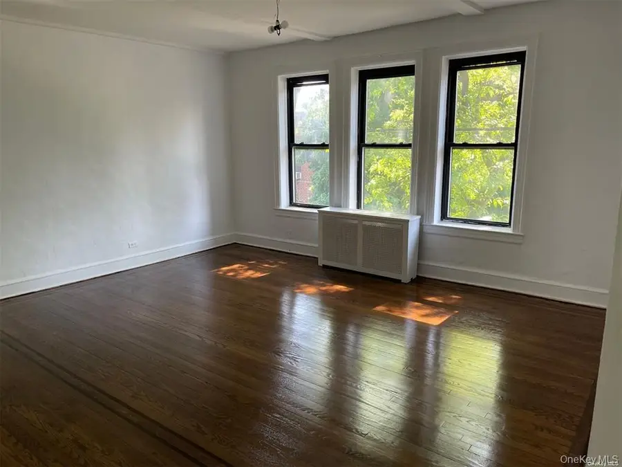 1 Hillside Avenue #3B, Great Neck, NY 11021 - #2