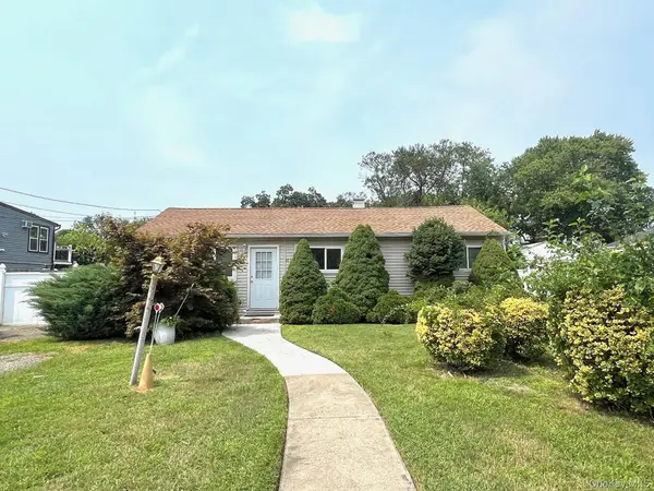 1656 N Thompson Drive, Bay Shore, NY 11706