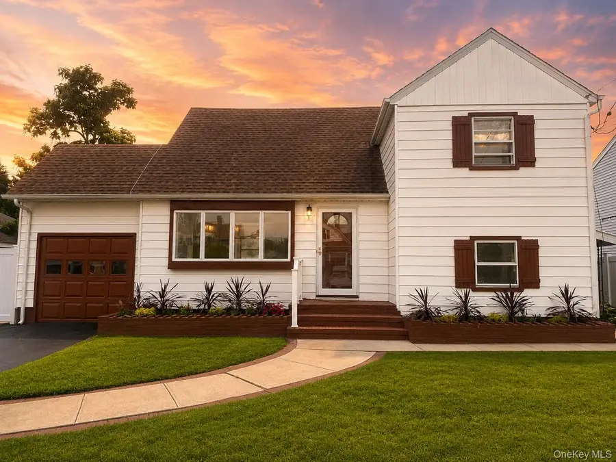984 Hayes Street, Baldwin, NY 11510 - #2