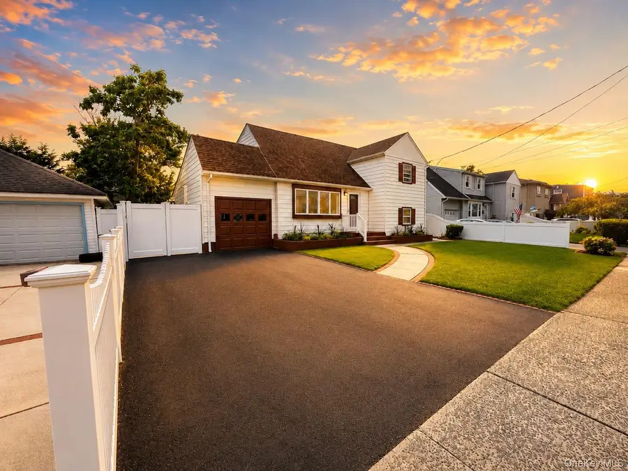 984 Hayes Street, Baldwin, NY 11510 - #3