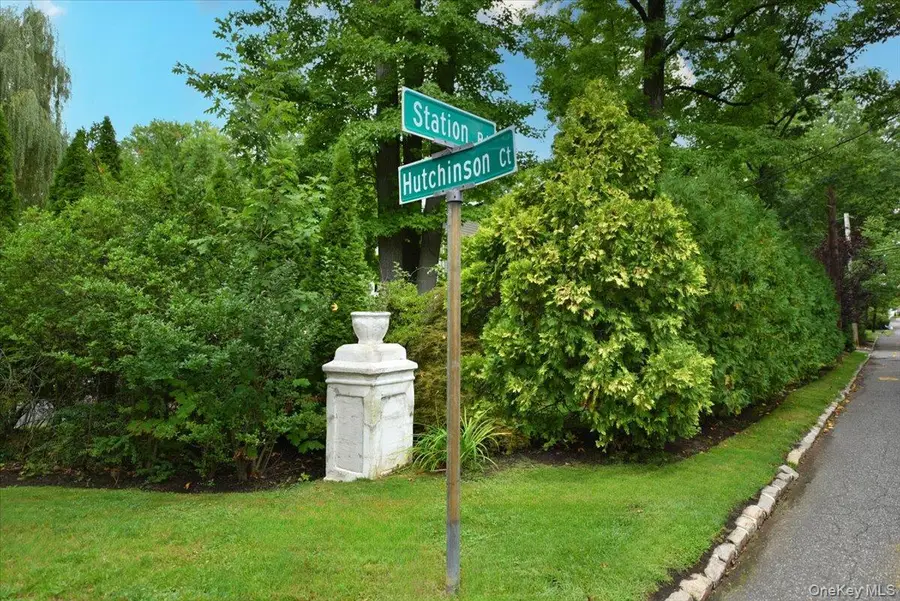 12 Hutchinson Court, Great Neck, NY 11023 - #3