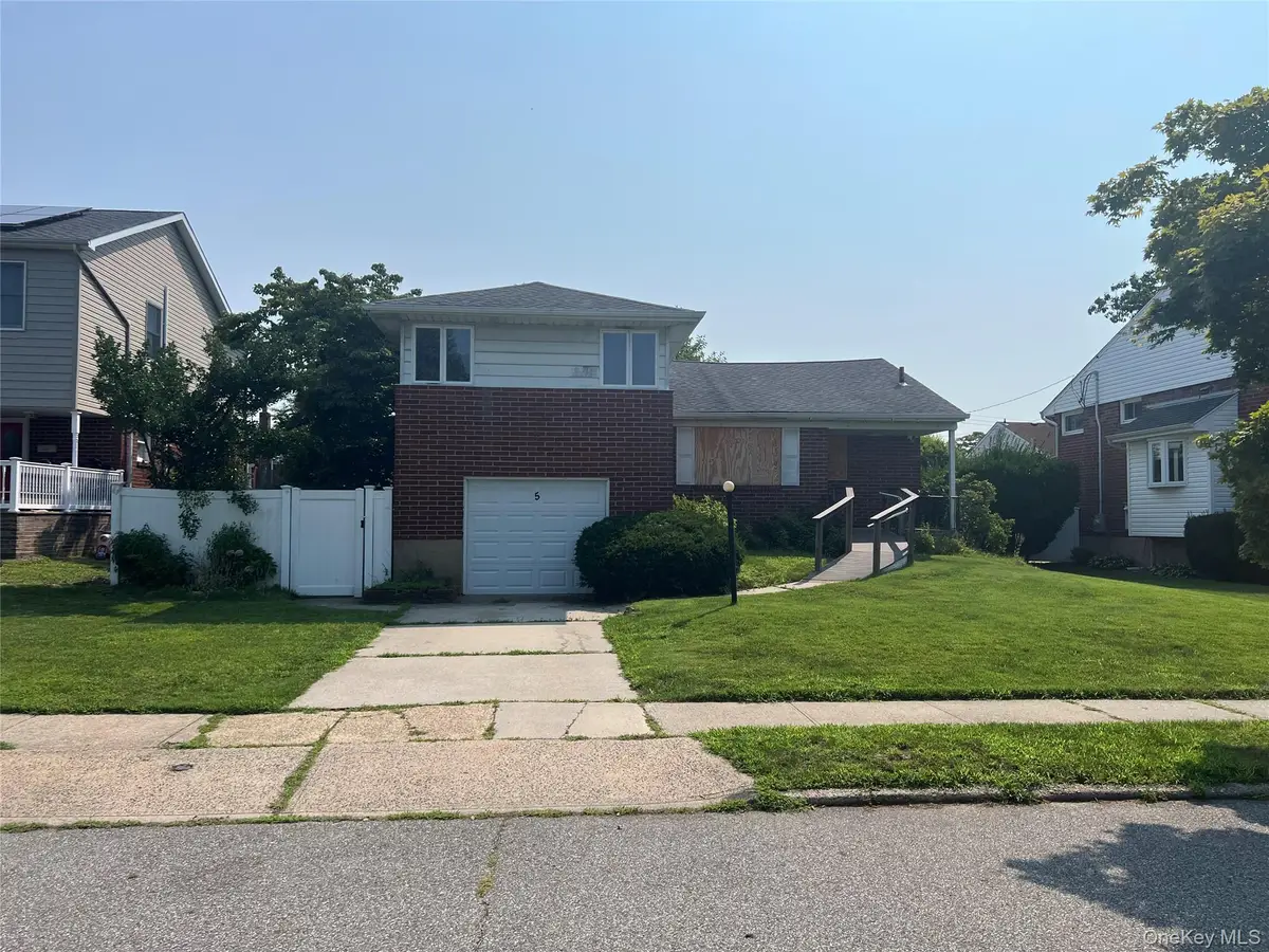 5 Winding Road, Massapequa, NY 11758 - #1