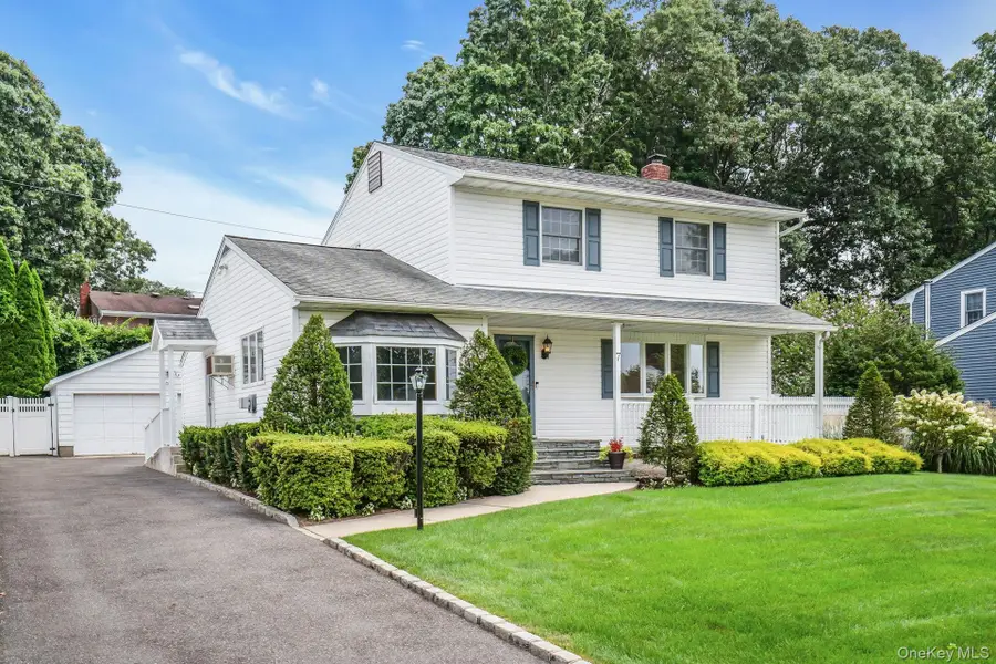 7 Tomkins Court, Commack, NY 11725 - #3