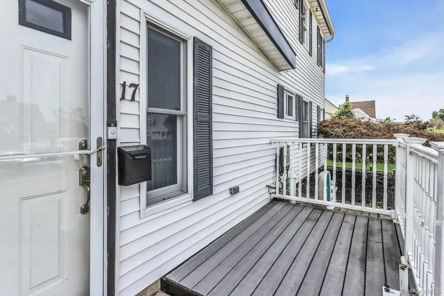 17 Chickadee Lane, Levittown, NY 11756 - #3