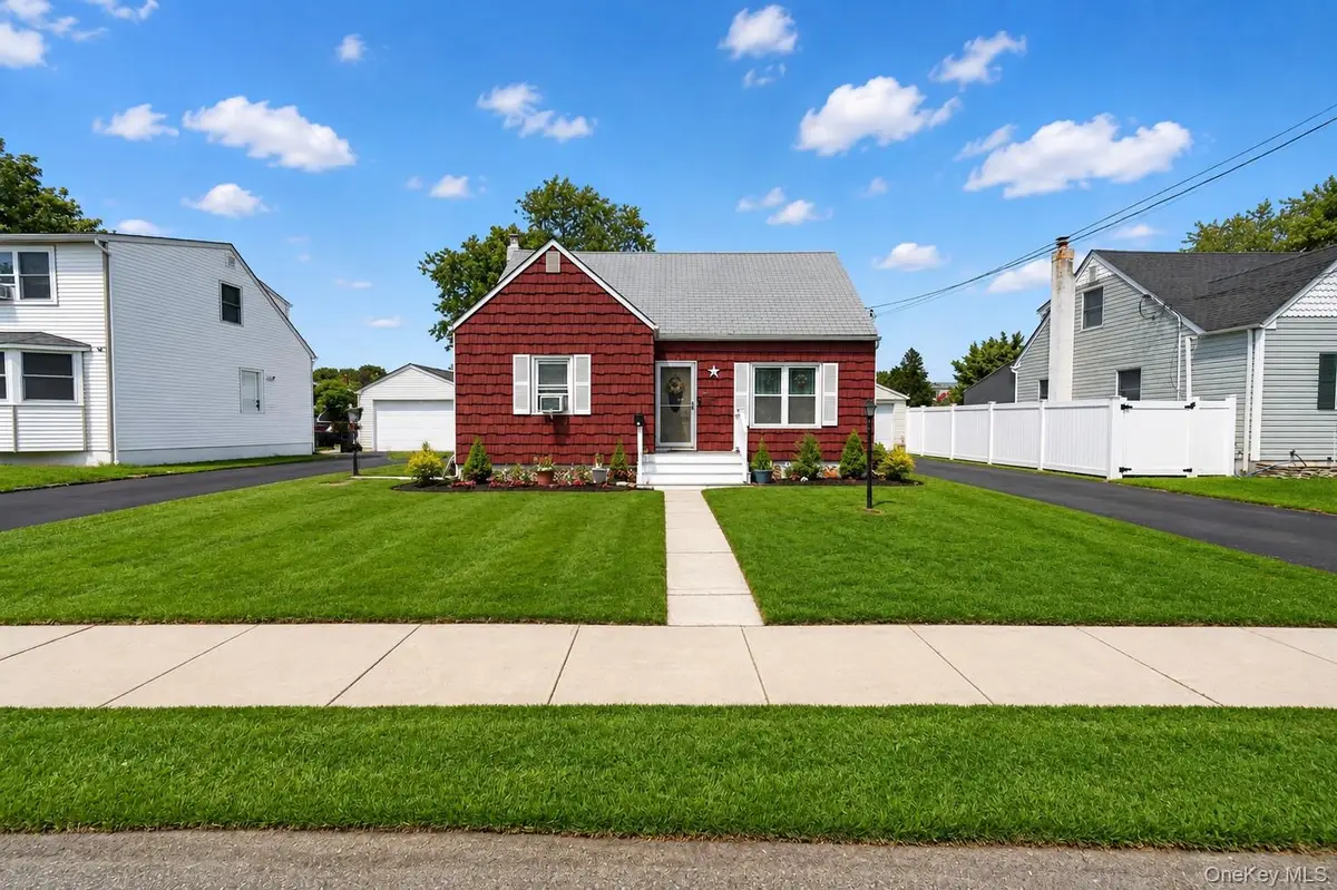 17 Heathcote Road, Lindenhurst, NY 11757 - #1