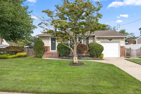 151 N East Boulevard, Massapequa, NY 11758