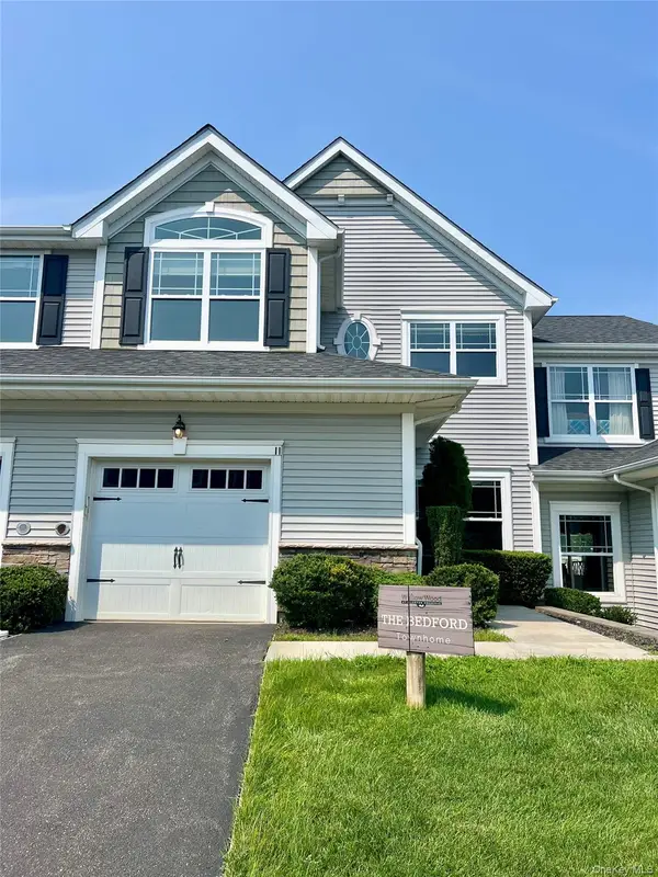 11 Willow Terrace #11, Coram, NY 11727