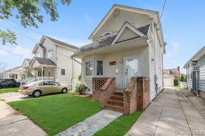 14 N 4th Street, New Hyde Park, NY 11040