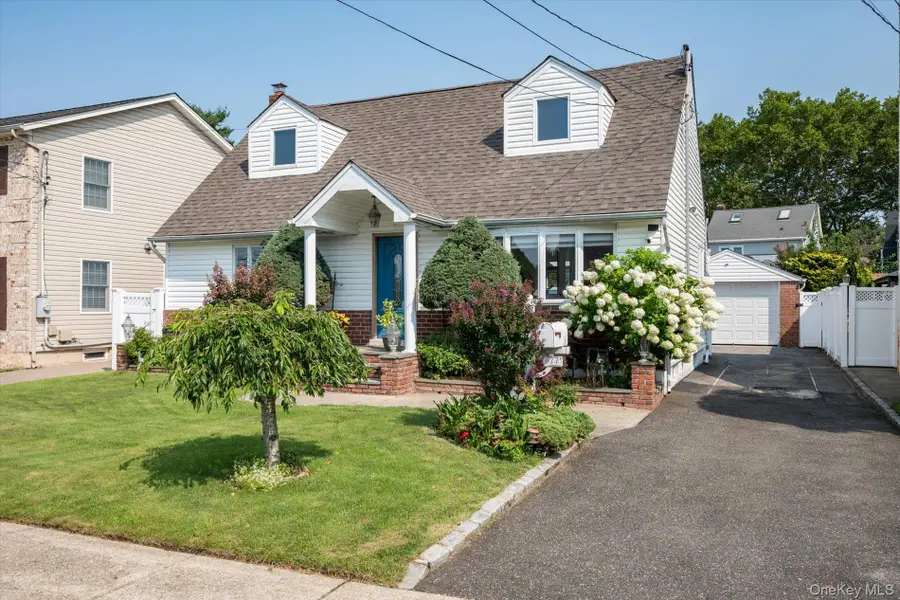 944 Cathedral Avenue, Franklin Square, NY 11010 - #2