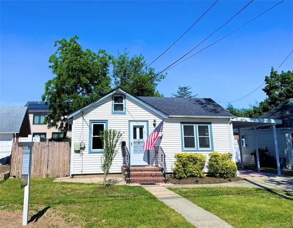 17 W 2nd Street, Deer Park, NY 11729