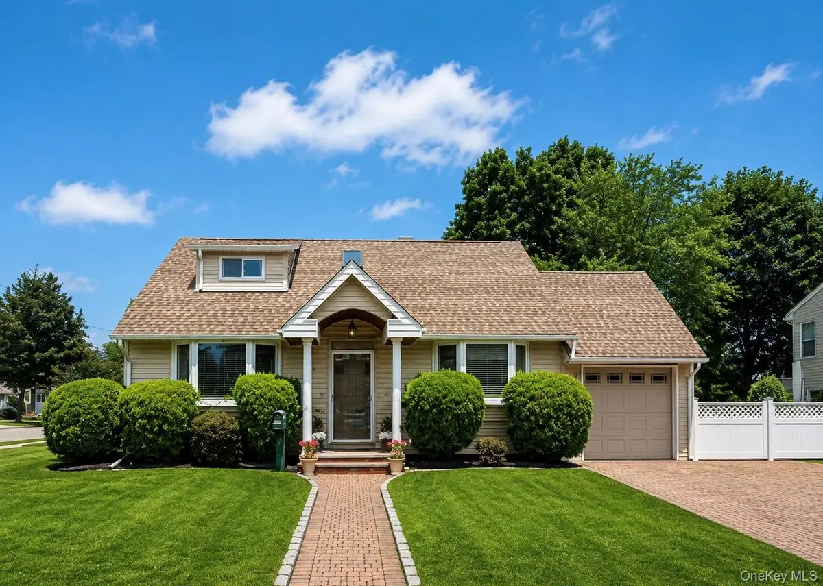 7 Ronald Avenue, Hicksville, NY 11801 - #1